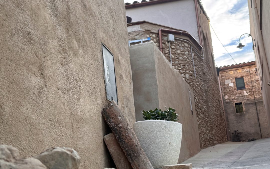 Exteriores, muros y urbanización