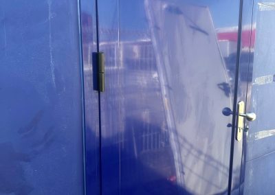 Puerta metálica y cerramientos
